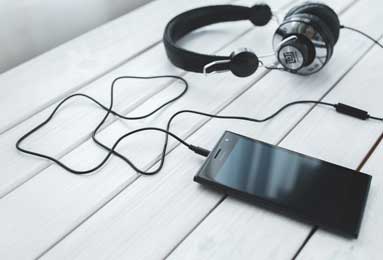 意甲媒体透露：莱奥又伤了！米兰队医对莱奥的初步判断并不乐观，明天将接受进一步的检测